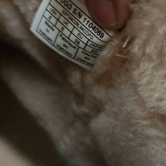 Women's UGG Boots, Size 8 - Picture 9 of 9